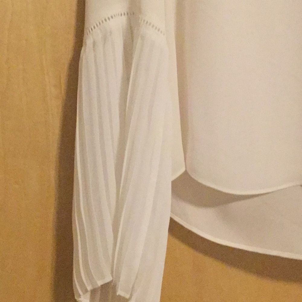 Ramy BrookSumner V-Neck Pleated Cuff Blouse - Picture 7 of 11